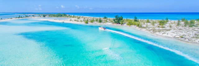 Tour boat cruising into Half Moon Bay lagoon at Water Cay