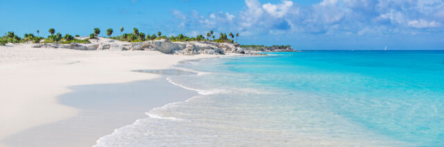 Spectacular beach and water at Half Moon Bay and Little Water Cay