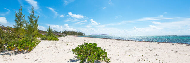 Sunny day at East Bay on South Caicos