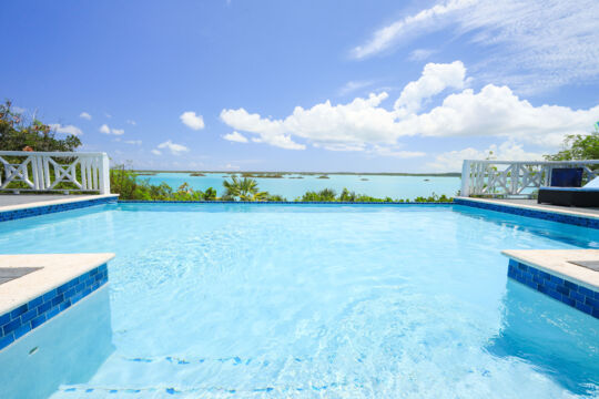 Infinity edge pool