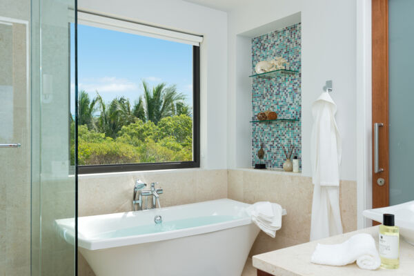 Bathroom with a bathtub in a luxury villa