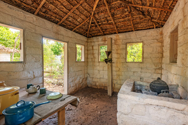 Replica slave cabin at Cheshire Hall Plantation