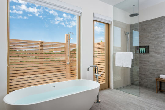 Bath tub in bathroom