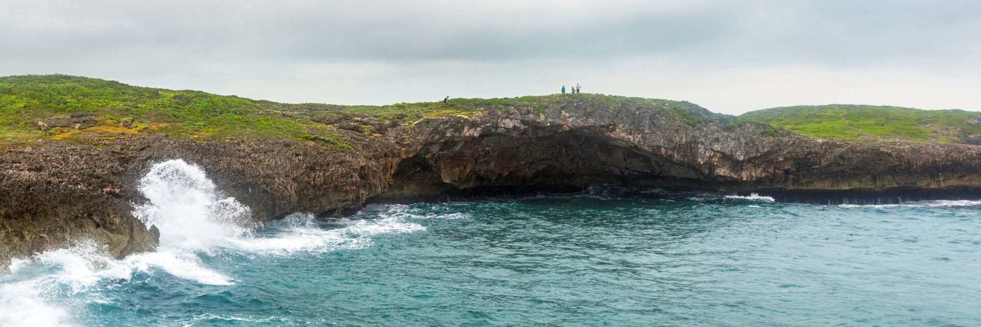 hole caicos middle juniper north islands sights attractions turks ocean visittci