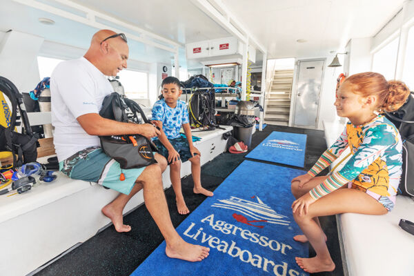 Dive briefing with kids on a scuba diving trip in Turks and Caicos. 