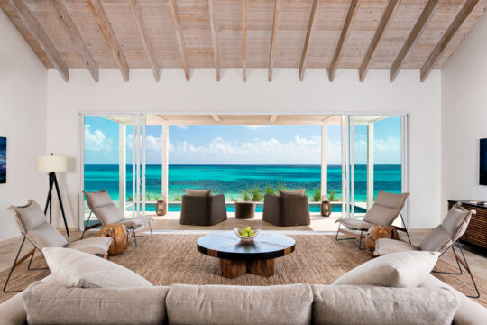 Villa with private pool and view overlooking the ocean