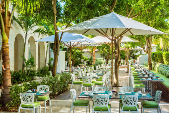 Outdoor breakfast area at The Palms